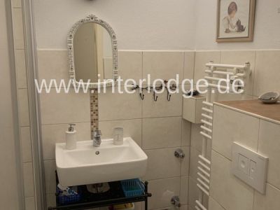 INTERLODGE Meerbusch: Helle, komplett m&ouml;blierte Dachgescho&szlig;wohnung