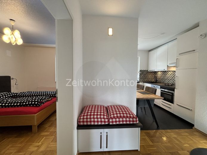 Schick modern, Balkon und WLAN, ruhige Lage, gute Anbindung!