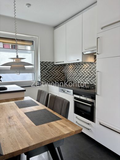 Schick modern, Balkon und WLAN, ruhige Lage, gute Anbindung!