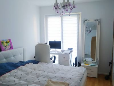 Moebelierte 2 Zimmer Wohnung mit Terasse