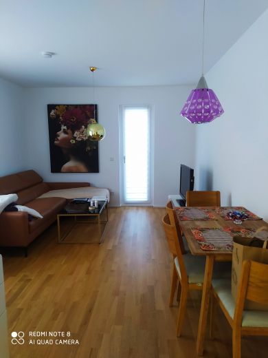 Moebelierte 2 Zimmer Wohnung mit Terasse