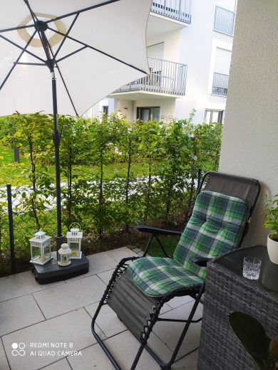 Moebelierte 2 Zimmer Wohnung mit Terasse