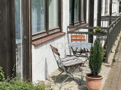 Zentral gelegene 2-Zimmer-Wohnung mit kleiner Terrasse und Parkplatz in Prien - Landkreis Rosenheim