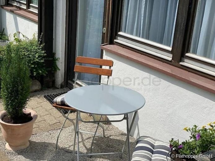 Zentral gelegene 2-Zimmer-Wohnung mit kleiner Terrasse und Parkplatz in Prien - Landkreis Rosenheim