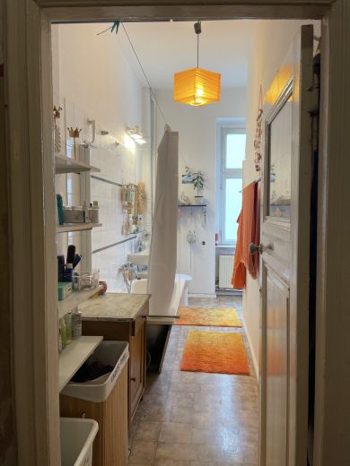 Charmante Altbauwohnung nahe Rosenthaler Platz &ndash; 100 qm, 2,5 Zimmer, Balkon, teilm&ouml;bliert | ab 01. Mai, mind. 2 Monate | KEINE ANMELDUNG