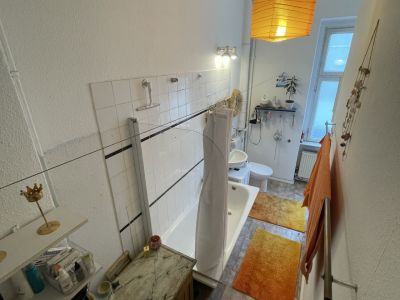 Charmante Altbauwohnung nahe Rosenthaler Platz &ndash; 100 qm, 2,5 Zimmer, Balkon, teilm&ouml;bliert | ab 01. Mai, mind. 2 Monate | KEINE ANMELDUNG