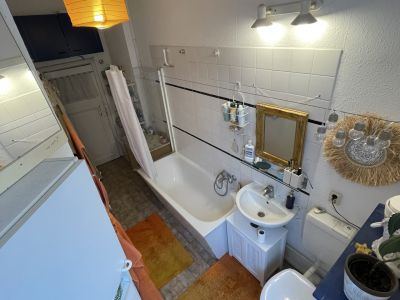 Charmante Altbauwohnung nahe Rosenthaler Platz &ndash; 100 qm, 2,5 Zimmer, Balkon, teilm&ouml;bliert | ab 01. Mai, mind. 2 Monate | KEINE ANMELDUNG