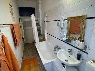 Charmante Altbauwohnung nahe Rosenthaler Platz &ndash; 100 qm, 2,5 Zimmer, Balkon, teilm&ouml;bliert | ab 01. Mai, mind. 2 Monate | KEINE ANMELDUNG