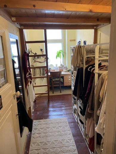 Charmante Altbauwohnung nahe Rosenthaler Platz &ndash; 100 qm, 2,5 Zimmer, Balkon, teilm&ouml;bliert | ab 01. Mai, mind. 2 Monate | KEINE ANMELDUNG