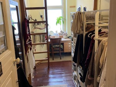 Charmante Altbauwohnung nahe Rosenthaler Platz &ndash; 100 qm, 2,5 Zimmer, Balkon, teilm&ouml;bliert | ab 01. Mai, mind. 2 Monate | KEINE ANMELDUNG