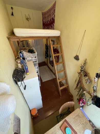 Charmante Altbauwohnung nahe Rosenthaler Platz &ndash; 100 qm, 2,5 Zimmer, Balkon, teilm&ouml;bliert | ab 01. Mai, mind. 2 Monate | KEINE ANMELDUNG