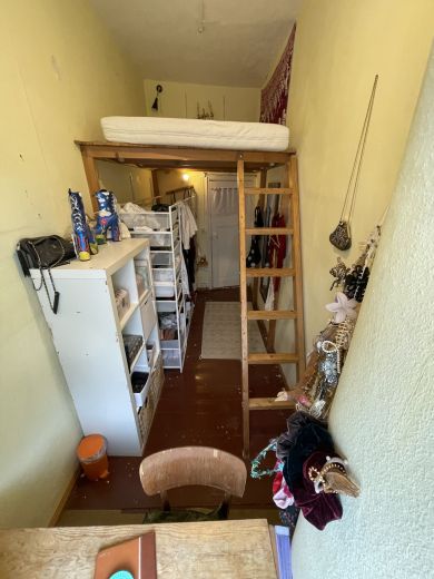 Charmante Altbauwohnung nahe Rosenthaler Platz &ndash; 100 qm, 2,5 Zimmer, Balkon, teilm&ouml;bliert | ab 01. Mai, mind. 2 Monate | KEINE ANMELDUNG