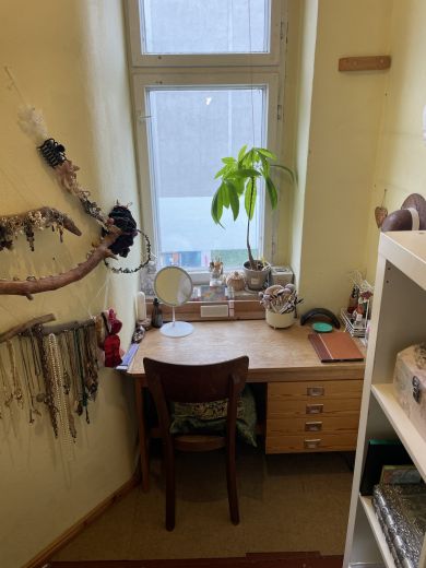 Charmante Altbauwohnung nahe Rosenthaler Platz &ndash; 100 qm, 2,5 Zimmer, Balkon, teilm&ouml;bliert | ab 01. Mai, mind. 2 Monate | KEINE ANMELDUNG