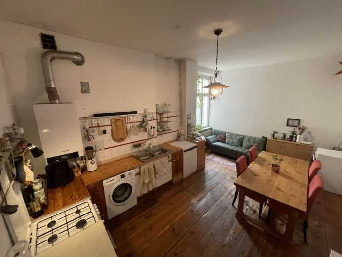 Charmante Altbauwohnung nahe Rosenthaler Platz &ndash; 100 qm, 2,5 Zimmer, Balkon, teilm&ouml;bliert | ab 01. Mai, mind. 2 Monate | KEINE ANMELDUNG