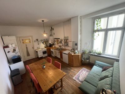 Charmante Altbauwohnung nahe Rosenthaler Platz &ndash; 100 qm, 2,5 Zimmer, Balkon, teilm&ouml;bliert | ab 01. Mai, mind. 2 Monate | KEINE ANMELDUNG