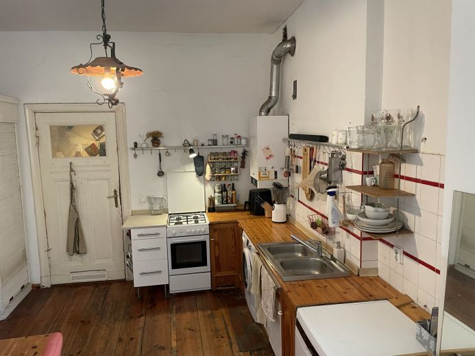 Charmante Altbauwohnung nahe Rosenthaler Platz &ndash; 100 qm, 2,5 Zimmer, Balkon, teilm&ouml;bliert | ab 01. Mai, mind. 2 Monate | KEINE ANMELDUNG