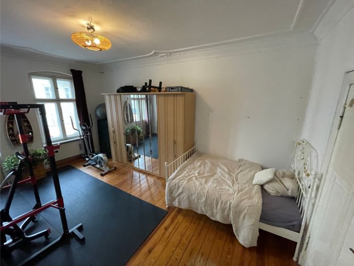 Charmante Altbauwohnung nahe Rosenthaler Platz &ndash; 100 qm, 2,5 Zimmer, Balkon, teilm&ouml;bliert | ab 01. Mai, mind. 2 Monate | KEINE ANMELDUNG