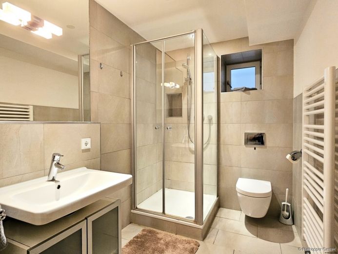 Helles Souterrain-Apartment in einer eleganten Neubauvilla mit Garten in M&uuml;nchen - Sendling