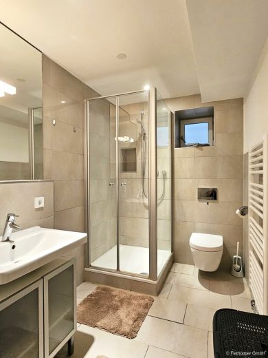 Helles Souterrain-Apartment in einer eleganten Neubauvilla mit Garten in M&uuml;nchen - Sendling