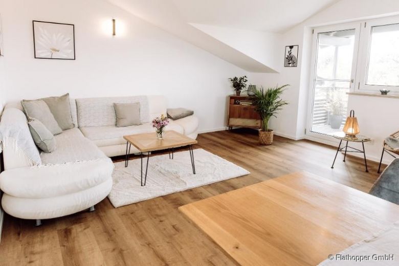 M&ouml;blierte 3-Zimmer-Dachgeschoss-Wohnung in S&ouml;llhuben / Ortsgemeinde Riedering