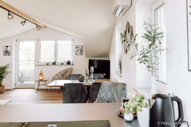 M&ouml;blierte 3-Zimmer-Dachgeschoss-Wohnung in S&ouml;llhuben / Ortsgemeinde Riedering