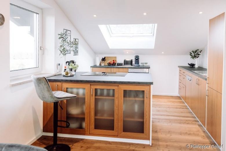 M&ouml;blierte 3-Zimmer-Dachgeschoss-Wohnung in S&ouml;llhuben / Ortsgemeinde Riedering