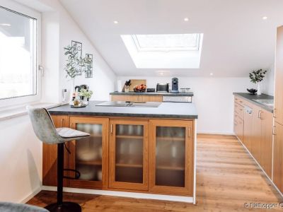 M&ouml;blierte 3-Zimmer-Dachgeschoss-Wohnung in S&ouml;llhuben / Ortsgemeinde Riedering