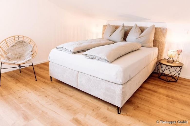 M&ouml;blierte 3-Zimmer-Dachgeschoss-Wohnung in S&ouml;llhuben / Ortsgemeinde Riedering