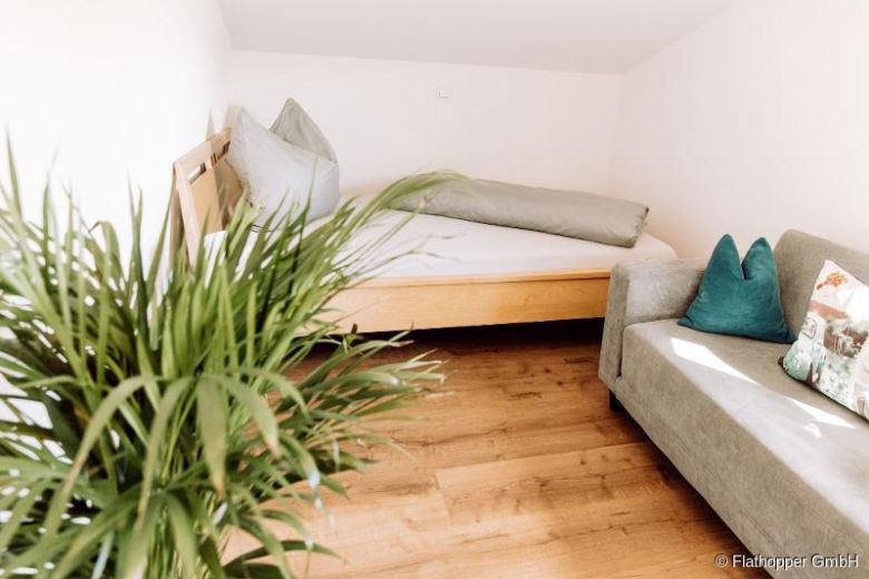 M&ouml;blierte 3-Zimmer-Dachgeschoss-Wohnung in S&ouml;llhuben / Ortsgemeinde Riedering