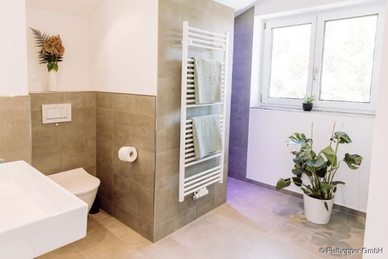 M&ouml;blierte 3-Zimmer-Dachgeschoss-Wohnung in S&ouml;llhuben / Ortsgemeinde Riedering