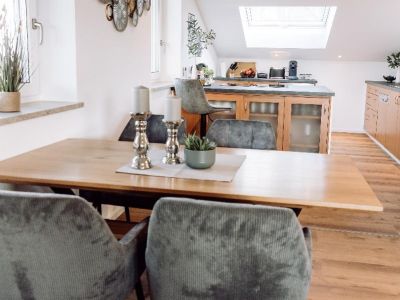 M&ouml;blierte 3-Zimmer-Dachgeschoss-Wohnung in S&ouml;llhuben / Ortsgemeinde Riedering