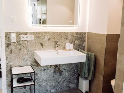 M&ouml;blierte 3-Zimmer-Dachgeschoss-Wohnung in S&ouml;llhuben / Ortsgemeinde Riedering