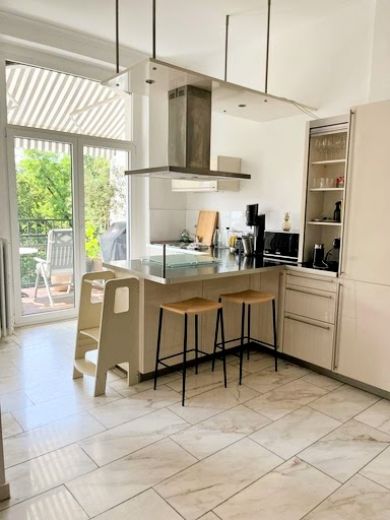 Stylische 3,5-Zimmer-Wohnung mit Sonnenterrasse und Stellplatz