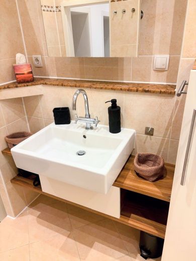 Stylische 3,5-Zimmer-Wohnung mit Sonnenterrasse und Stellplatz