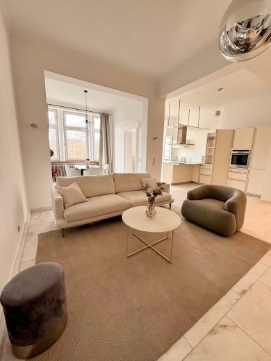 Sch&ouml;ne 3,5-Zimmer-Altbau-Wohnung mit Sonnenterrasse und Stellplatz