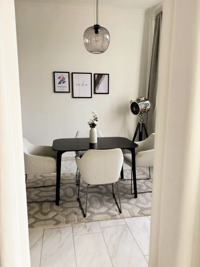 Sch&ouml;ne 3,5-Zimmer-Altbau-Wohnung mit Sonnenterrasse und Stellplatz