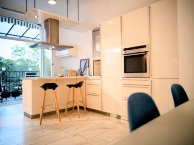 Sch&ouml;ne 3,5-Zimmer-Altbau-Wohnung mit Sonnenterrasse und Stellplatz