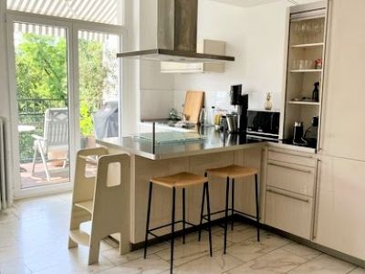 Sch&ouml;ne 3,5-Zimmer-Altbau-Wohnung mit Sonnenterrasse und Stellplatz