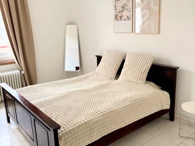 Sch&ouml;ne 3,5-Zimmer-Altbau-Wohnung mit Sonnenterrasse und Stellplatz