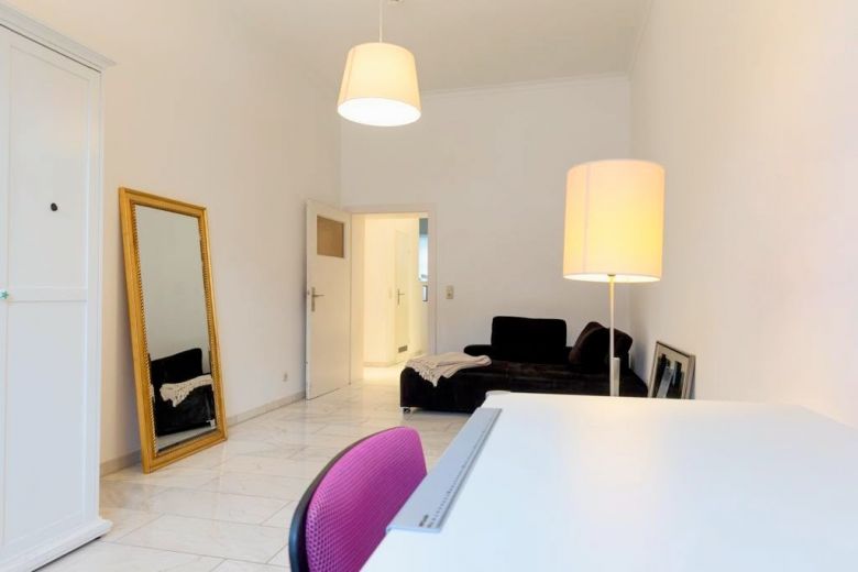 Sch&ouml;ne 3,5-Zimmer-Altbau-Wohnung mit Sonnenterrasse und Stellplatz