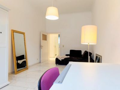 Sch&ouml;ne 3,5-Zimmer-Altbau-Wohnung mit Sonnenterrasse und Stellplatz