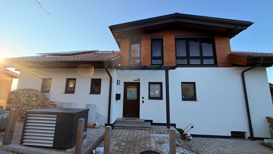 Exklusives, m&ouml;bliertes Einfamilienhaus mit Pool & Bergblick