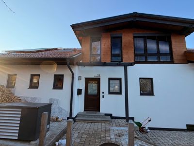 Exklusives, m&ouml;bliertes Einfamilienhaus mit Pool & Bergblick