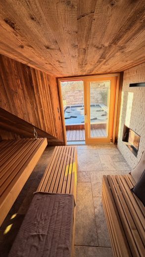 Exklusives, m&ouml;bliertes Einfamilienhaus mit Pool & Bergblick