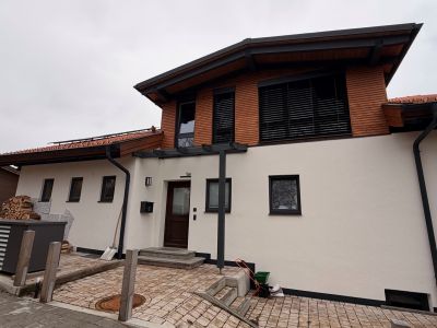 Exklusives, m&ouml;bliertes Einfamilienhaus mit Pool & Bergblick