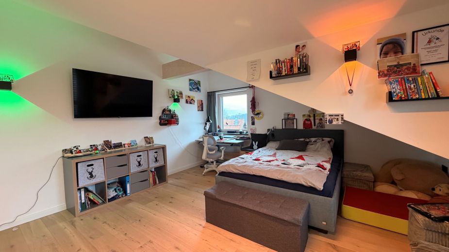 Exklusives, m&ouml;bliertes Einfamilienhaus mit Pool & Bergblick