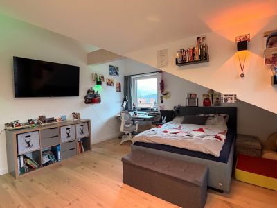 Exklusives, m&ouml;bliertes Einfamilienhaus mit Pool & Bergblick