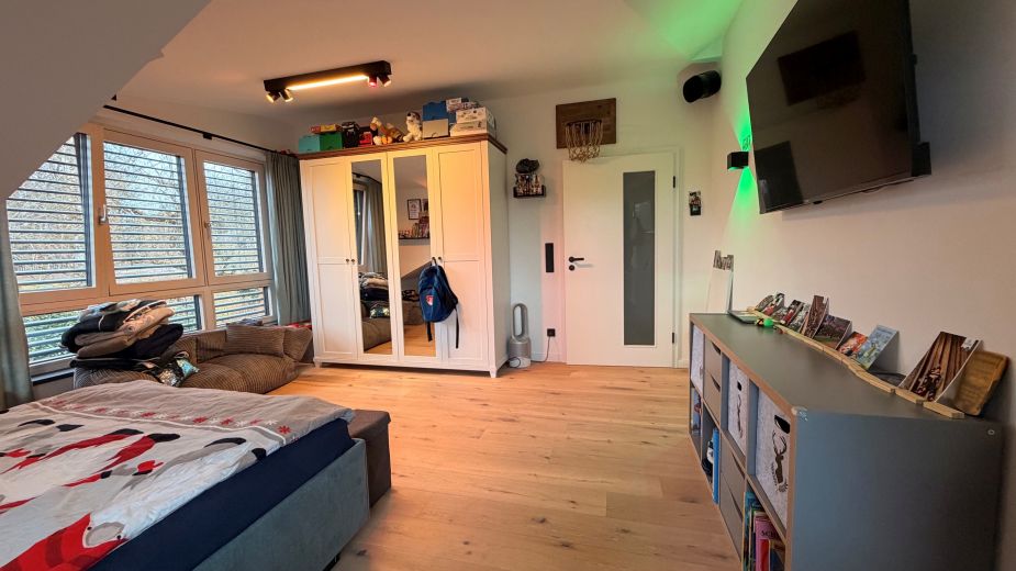 Exklusives, m&ouml;bliertes Einfamilienhaus mit Pool & Bergblick