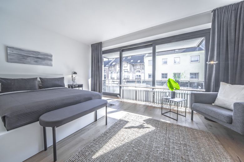 ***Moderne Designer-Wohnung mit Balkon am Medienhafen***
