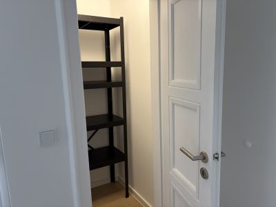 Erstbezug nach Sanierung! *BEFRISTET bis 31.12.2026 *Top m&ouml;bliertes Zimmer-in 2er WG mit Balkon